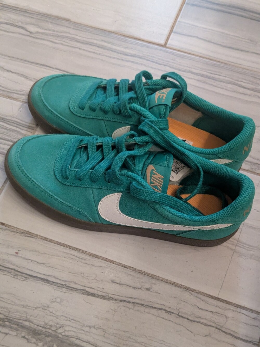 Boys Nike Green Suede Sneakers with White Swoosh Sz 5.5